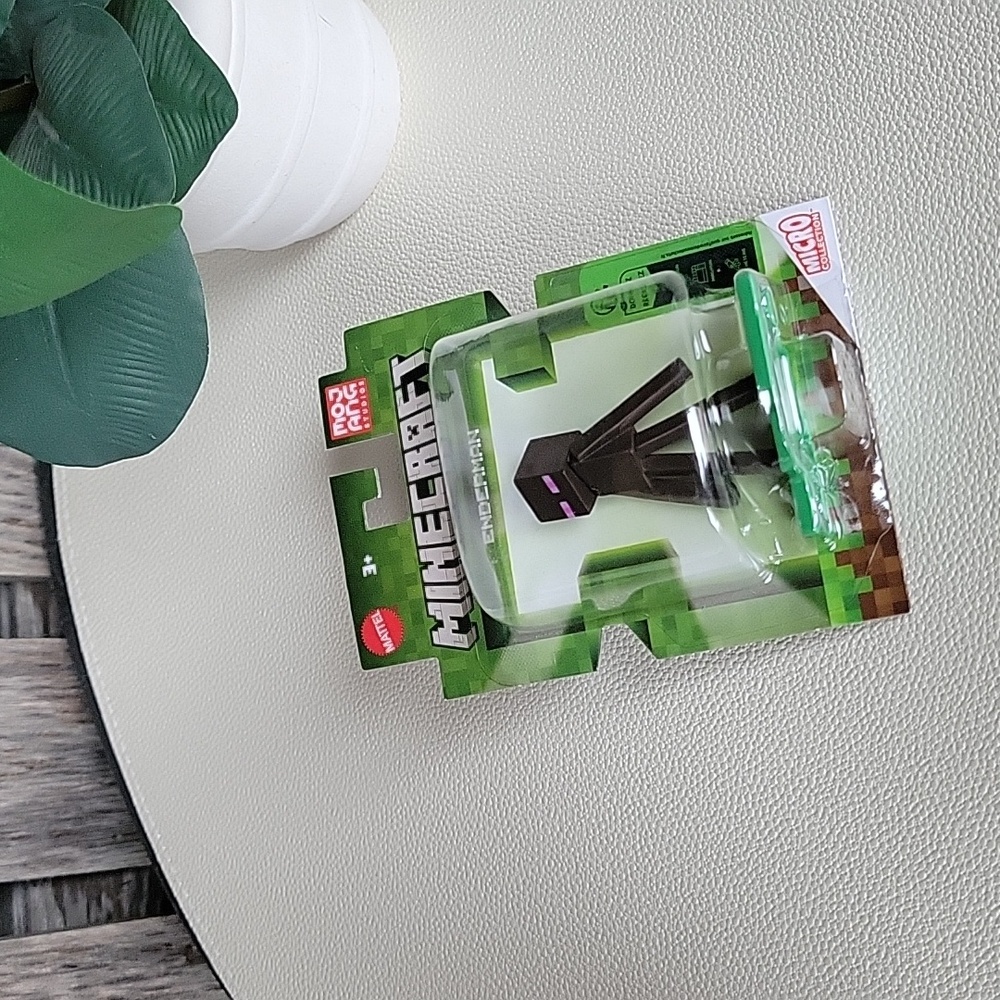 Mattel Minecraft Enderman Figure in Black and Green Packaging - Picture 3 of 5